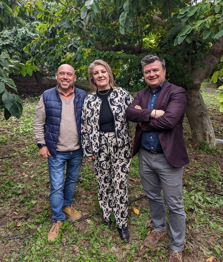 Frutas Los Cursos recibe la visita de la Delegada de Agricultura. 
